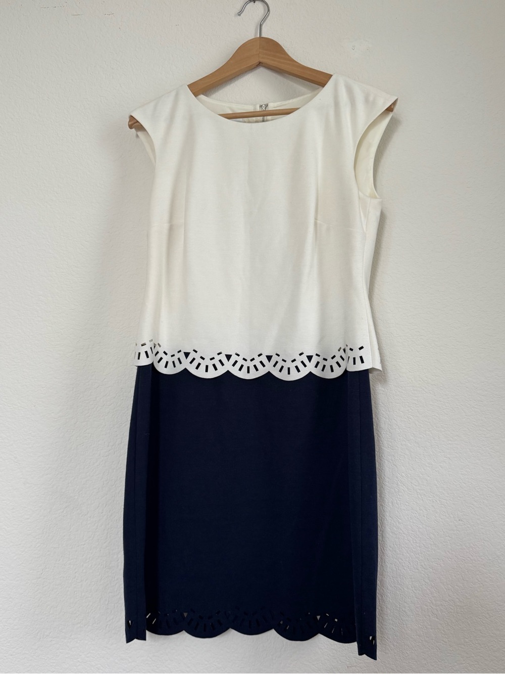 Donna Morgan Cream and Navy Scalloped Two-Tone Sheath Dress